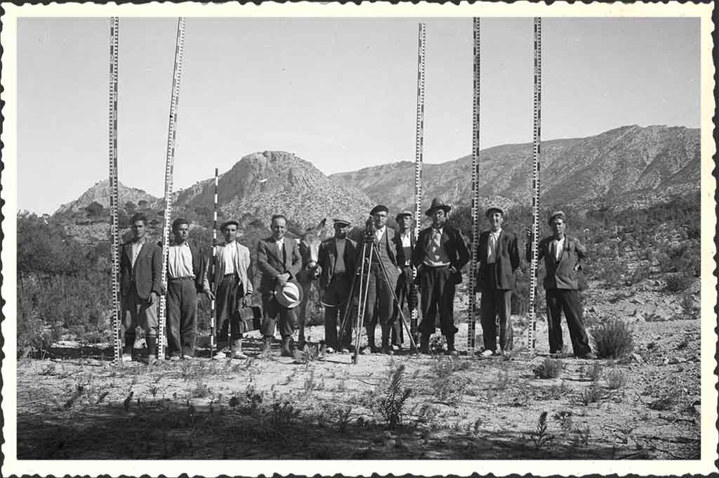 BRIGADA DE ESTUDIO TAQUIMÉTRICO. CANAL BAJO DE TAIBILLA