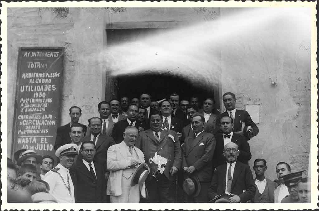 ASISTENTES A LA INAUGURACIÓN DE LAS OBRAS. 30-6-1932 (Totana)
