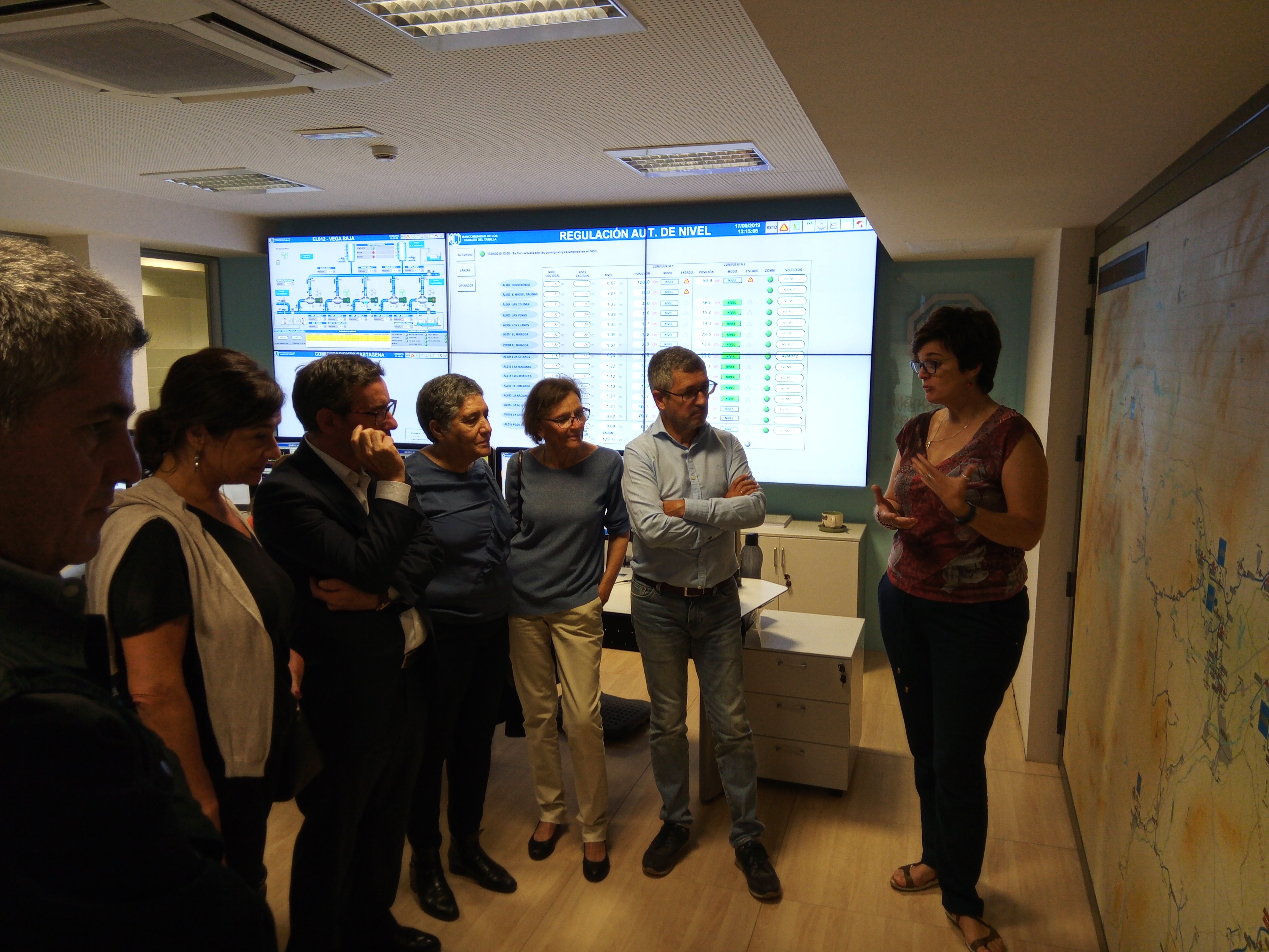 Imagen El Secretario de Estado en el centro de control de la MCT (1)