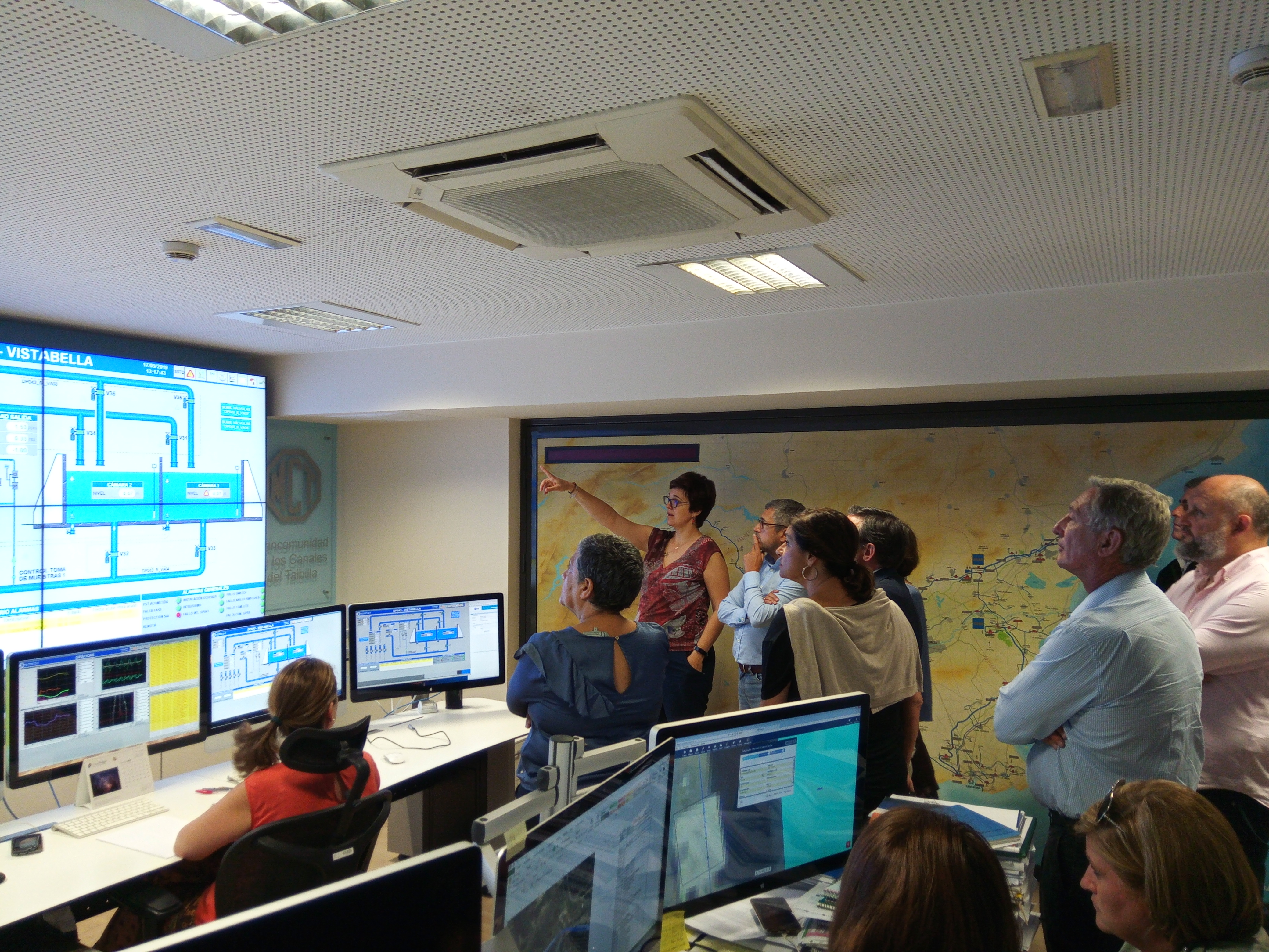 Imagen El Secretario de Estado en el centro de control de la MCT (2)