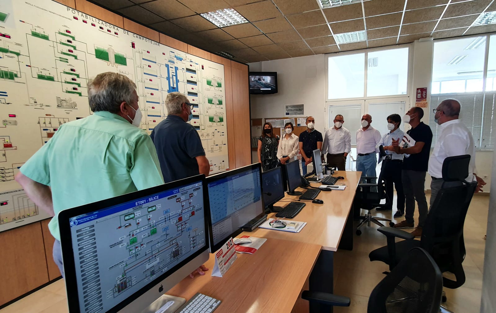 FOTO 1. MC Taibilla-Inversiones en Molina-Visita alcalde y delegada MCT a potabilizadora Campotéjar