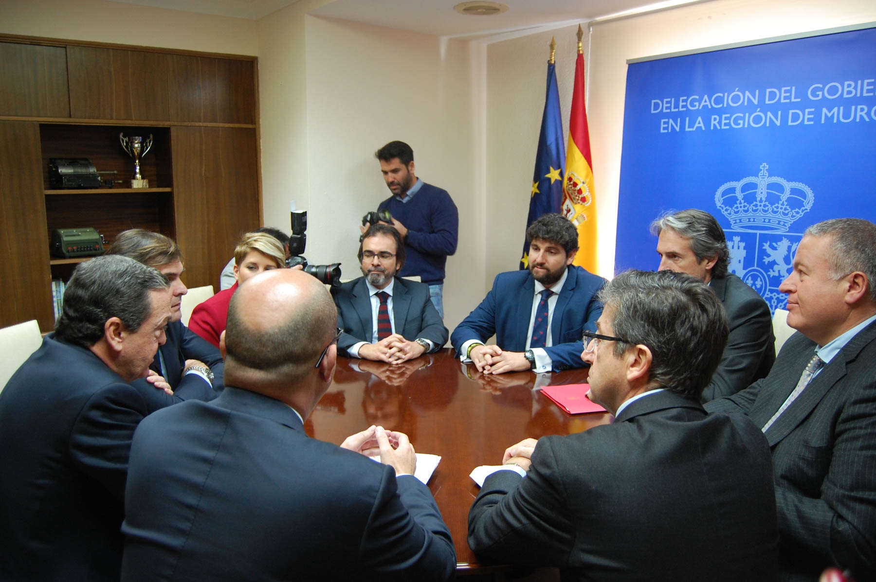 El Ministro de Fomento se reúne con empresarios de Cartagena en la sede de la MCT