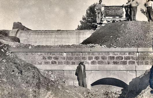 Imagen Canal sobre muro del Peine (1933)